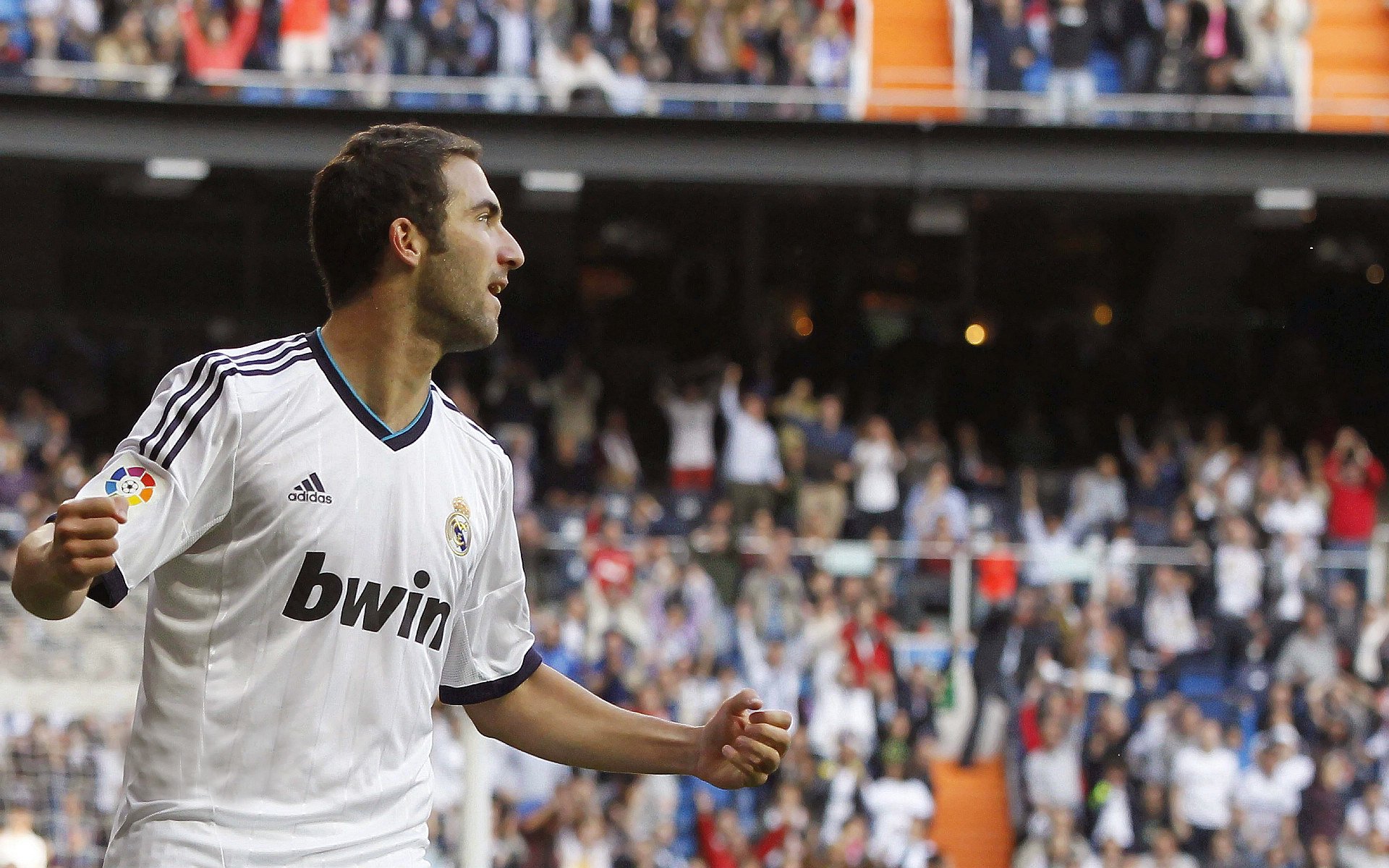 是否应为球员设立家庭事务支持平台，球员家属可以买球吗